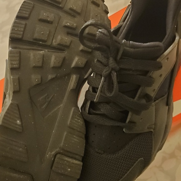 NIKE Huarache 4.5Y - Picture 3 of 5